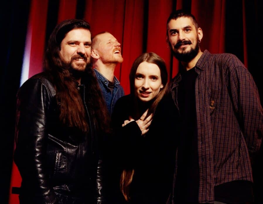 Dry Cleaning' TV Debut on Later... with Jools Holland Dry Cleaning' TV Debut on Later... with Jools Holland