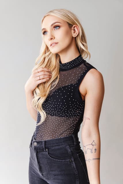 Linney Singer Linney returns with empowering synth pop gem 'Super Human' • WithGuitars