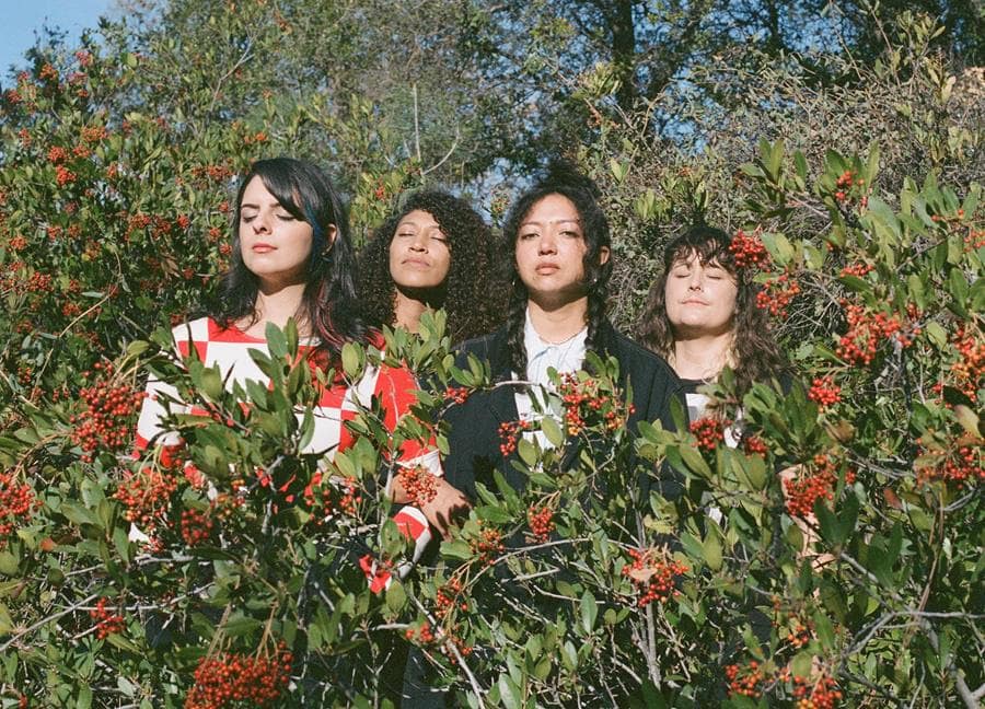 La Luz share new single "I'll Go With You" | New LP "News of the Universe"