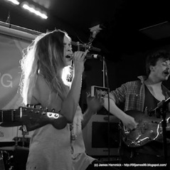 Beth Jeans houghton & The Hooves Of Destiny_live_1a